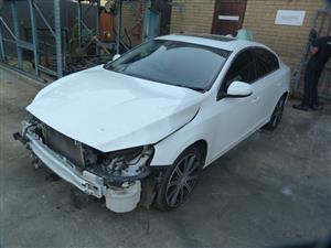 Volvo S60 2.0 Diesel AT D4204T  White - 2016  SPARESBOYZ STRIPPING FOR SPARES