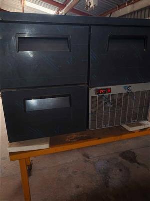 Unbar fridge