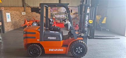 New Revaro standard forklifts for sale at Mad Farmer SA