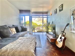 Table Mountain Views in Tamboerskloof | Secure Parking + Balcony + Extra Storage