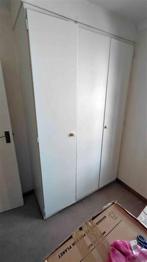Fitted cupboard