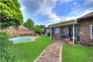 Townhouse For Sale in Brackenhurst