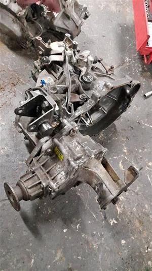 HYUNDAI SANTE FE AND TUCSON CRDI 2.0 MANUAL D4EA GEARBOX FOR SALE(ZANE AZAAD)