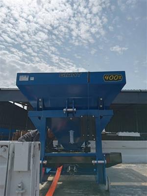FERTILIZER SPREADERS