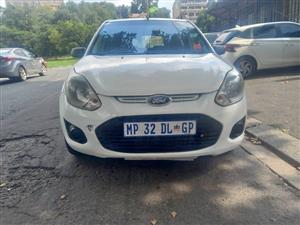 2016 Ford Figo 1.4 Hatchback   81000kms  Manual  Petrol  White Color