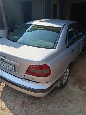 2000 Volvo s40 2L for striping parts negotiable 