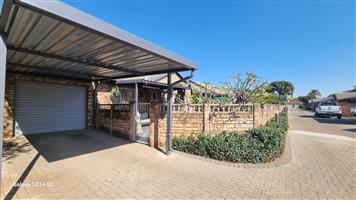 Townhouse For Sale in Doornpoort