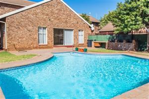 Very neat 2 bedroom apartment for sale in the hart of Old Doornpoort