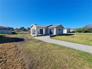 3 Bedroom, 2 Bathroom Family Home in a Quiet Area in Aston Bay, Jeffreys Bay