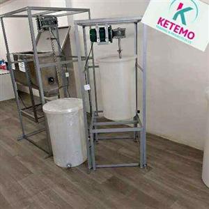 Liquid detergent mixer
