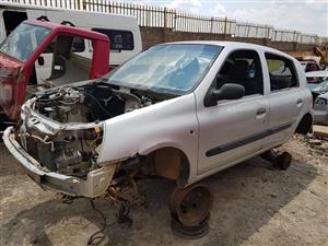Renault Clio 2 stripping for spares