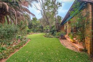 Charming face brick home on a large stand in Poortview