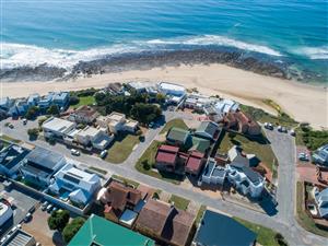 Prime Coastal Residence Just Steps from the Beach – Jeffreys Bay