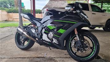 Full service history Kawasaki ZX10R, if you don't go fast this is not for you...
