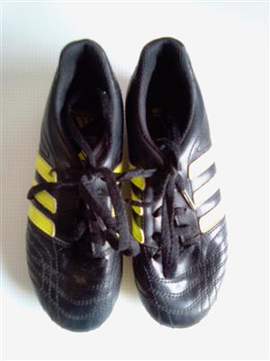 Soccer Shoes Adidas. As good as new.
