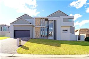 House For Sale in Blue Valley Golf Estate