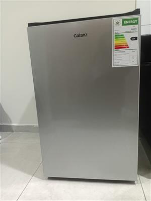 Galanz Bar Fridge 117L - 10 month warranty remaining from checkers