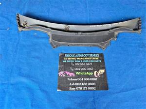 Range Rover Velar Wiper Cowling Scuttle
