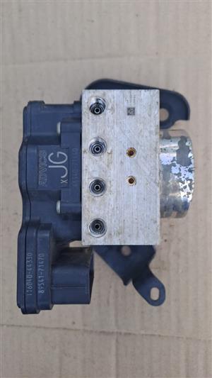 Toyota Hilux 2.8 GD-6 ABS pump for sale used