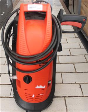 BLACK AND DECKER PRESSURE WASHER WITH TRIGGER GUN AND PRESSURE PIPE S066063A