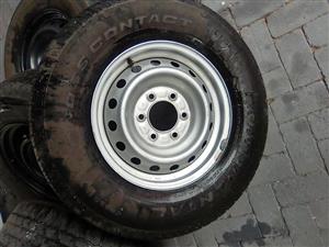 16inch Ford Ranger original steel rim(standard) with used 255/70/16 tyre to use for spare