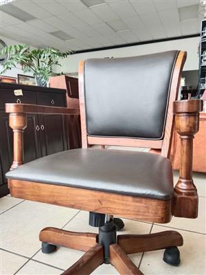 Solid Wood Executive Office Chair / Swivel