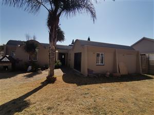 Spacious 4-Bedroom, 3-Bathroom Family Home – Comfort & Convenience for Modern Living