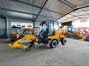 New Giant G15-20 mini TLB's for sale at Mad Farmer SA