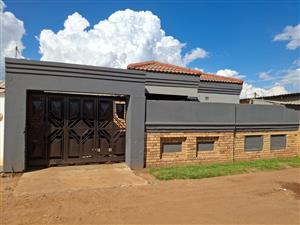 House For Sale in Orange Farm