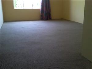 Front Room available for lady in heuweloord  