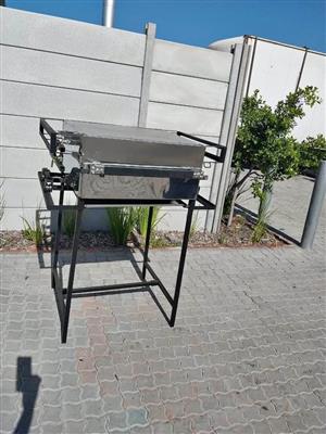 Gas pizza oven with removable legs 4x32cm pizzas bake in 6minutes.