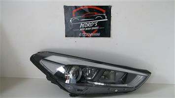 Hyundai Tucson right headlight