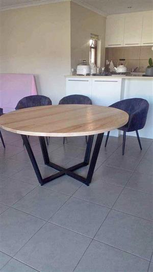 Round Dinning Tables