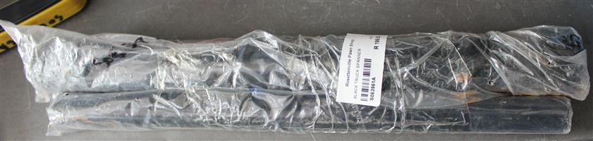 BLACK TRUCK SPANNER S063961A