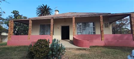 Four bedroom Freehold home in Redhouse, Gqeberha. Perfect for families seeking space and comfort!