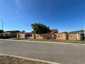 4 Bedroom House To Rent In Southernwood - Mthatha