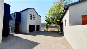 Modern Luxury Freestanding House for Sale in Magalieskruin