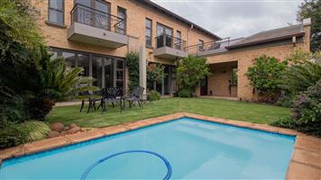 House For Sale in Lakefield