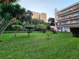 Stylish 2-Bedroom Apartment for Sale in Prime Rosebank  **OFFERS FROM R1 900 000**