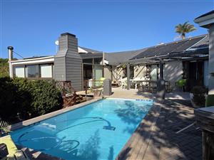 A One-of-a-Kind Off-Grid Bushveld Retreat in Jeffreys Bay