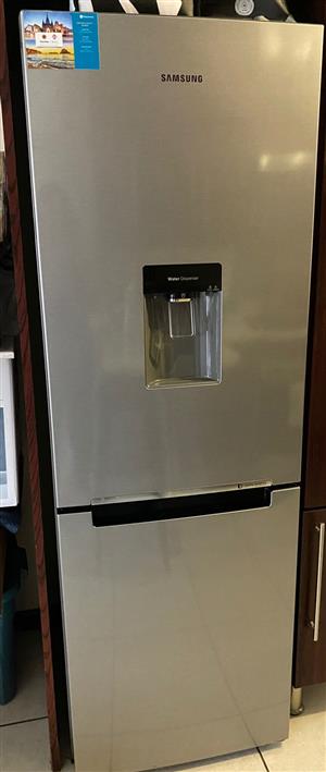  samsung frost free 288 litres  fridge with water dispenser