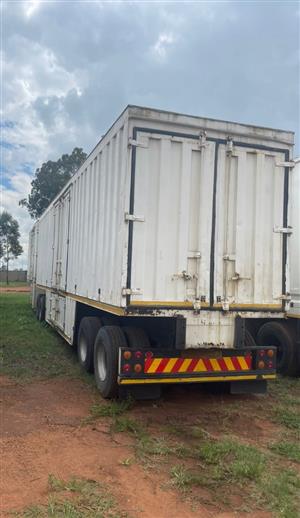 1999/2000 UTB Front/Rear Pantech Link with Well Decks