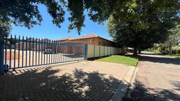 2  BEDROOM TOWNHOUSE