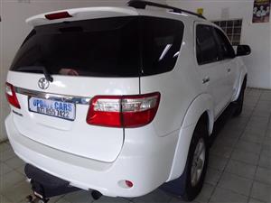 White Toyota Fortuner 3.0 D-4D Automatic SUV Year model 2012 7-seater leather seats mileage 95000 km