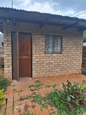 Pretoria North batchelor flat for rent on shared property