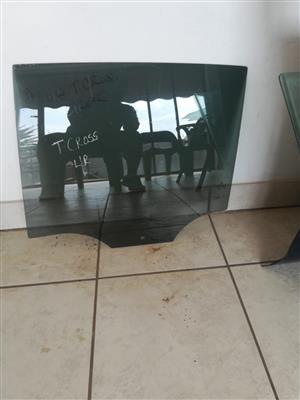 VW. T CROSS left rear door glass original Vw
