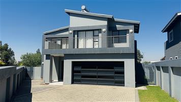 Beautiful Family Home in Helderwyk Estate
