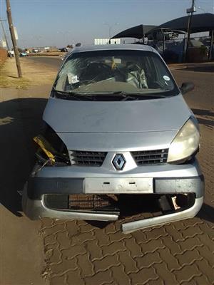 2006 Renault cenic stripping for parts