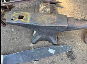 Blacksmith’s Anvil  Size: 960mm x 420mm x 330mm 