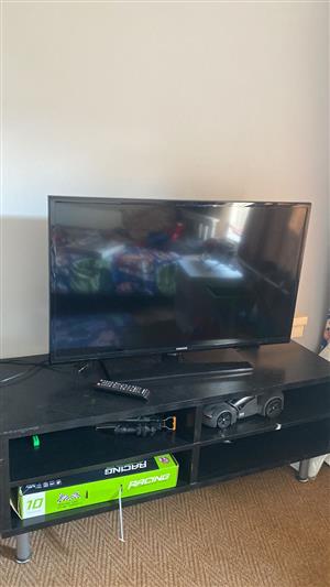 Samsung tv and tv stand